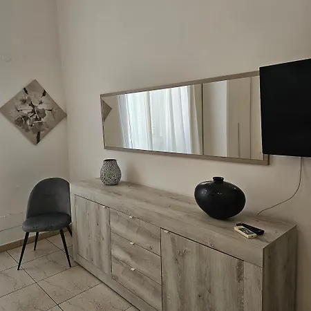 Apartment Con 2